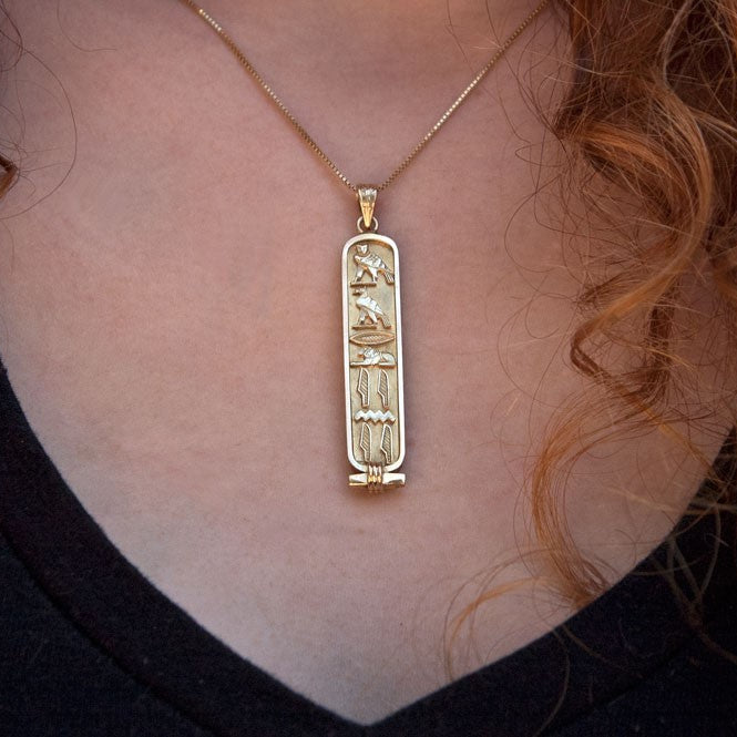 personalized cartouche gold lifestyle
